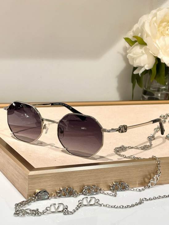 Picture of Valentino Sunglasses _SKUfw71271918fw